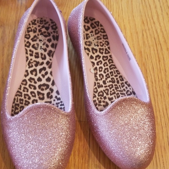 Shoes size 2 crocs and high end flats! - Picture 4 of 7